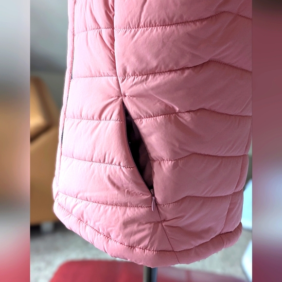 DSG Quilted Vest - Picture 3 of 7